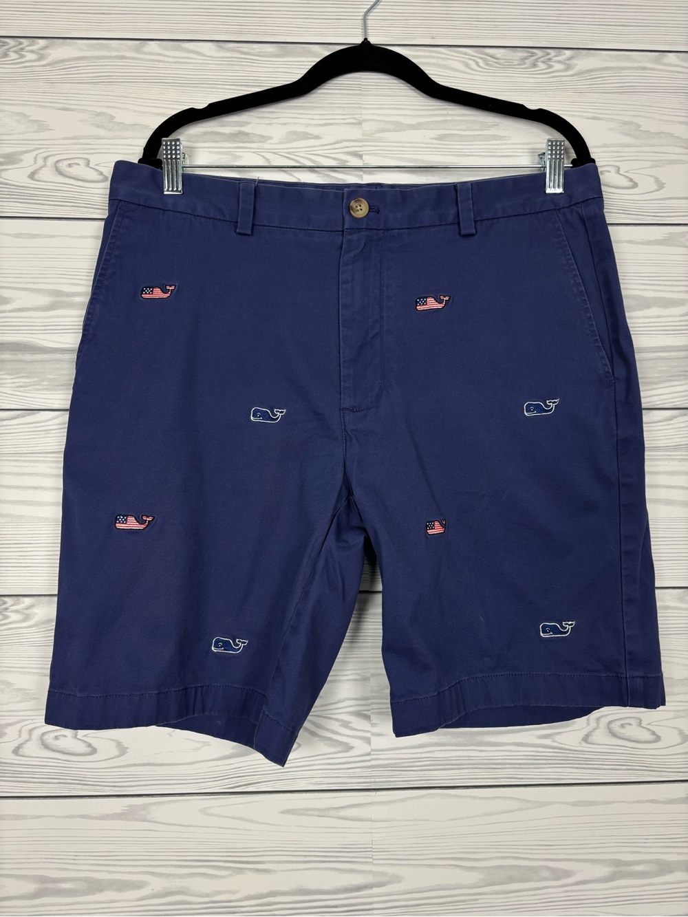 Vineyard Vines navy blue Men’s breaker shorts size 34 patriotic American flag